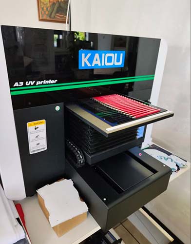 Poland customer using KAIOU A3 UV printer for customization business.jpg Poland customer using KAIOU A3 UV printer for customization business.jpg
